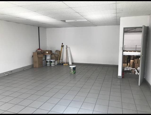 381M² WAREHOUSE TO LET IN AIRPORT INDUSTRIA